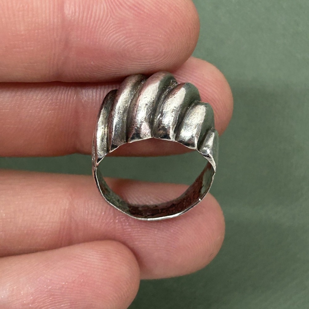 Vintage Ribbed Fluted Dome Sterling Silver Ring Size 6
